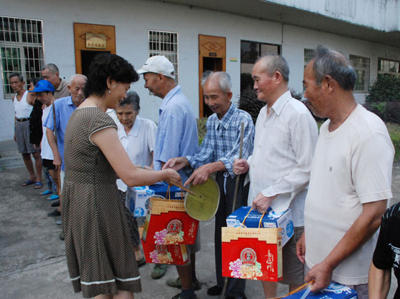仁和集團(tuán)走訪慰問(wèn)樟樹市福利院